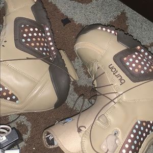 Brand new woman’s 6.5 burton snow board boots